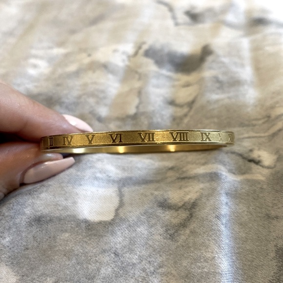 Gold filled roman numerals bracelet - Picture 2 of 5